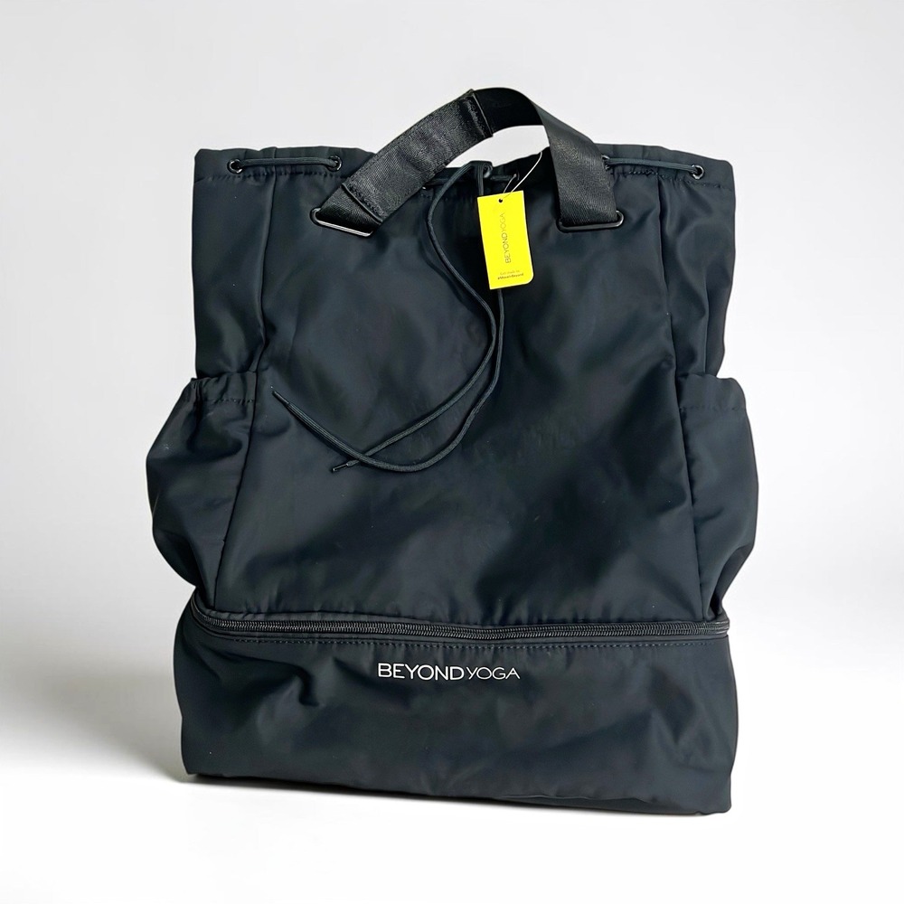 Beyond Yoga Black Nylon Yoga Mat Bag Drawstring, Adjustable Strap, 2 Pockets